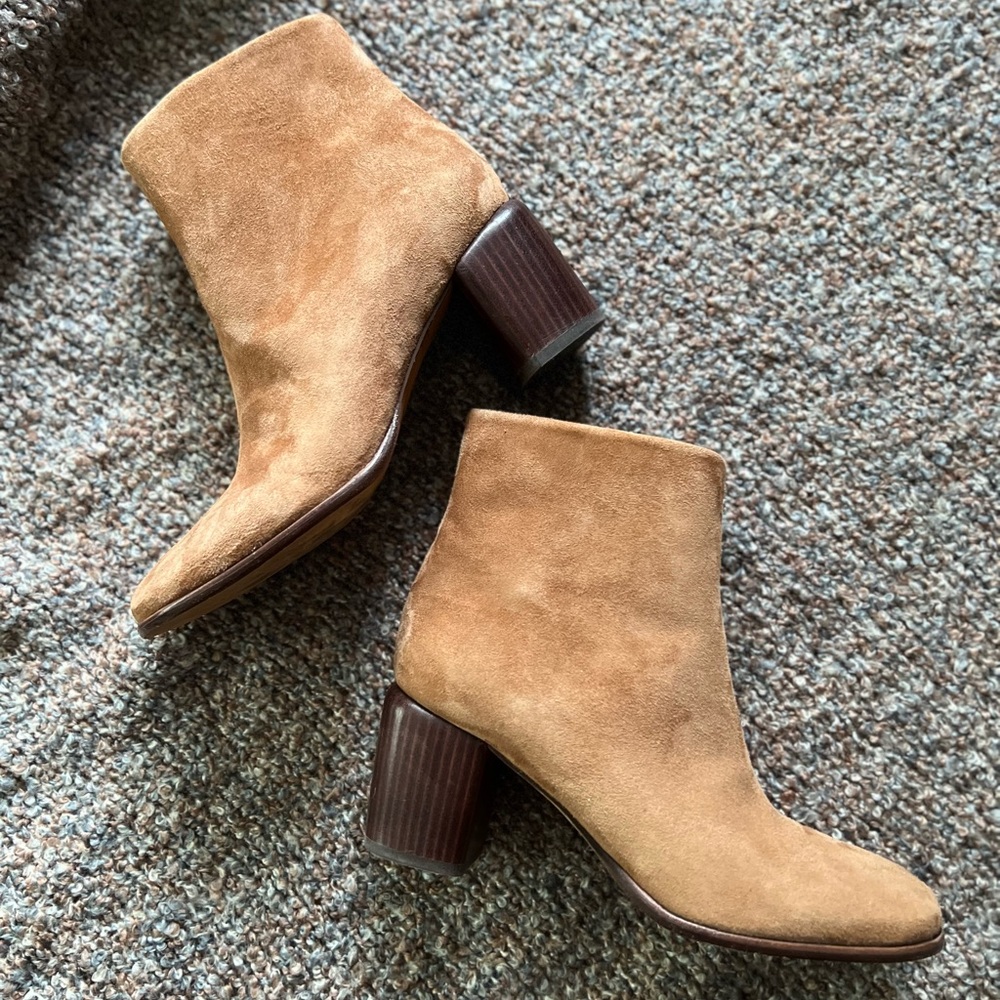 Elegant Tan Suede Ankle Boots